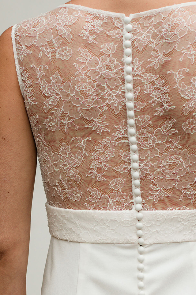 alison robe de mariee demi mesure romantique dos transparent avec boutons en tissu ceinture taille haute jupe pres du corps