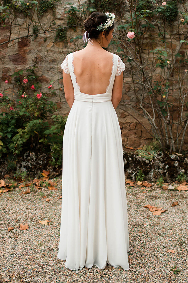 alix robe de mariee demi mesure romantique jupe large fluide ceinture drapee dos ouvert en dentelle
