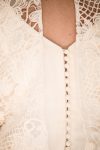 amanda robe de mariee sur mesure en guipure et crepe boutons tissu taille basse morieres les avignon