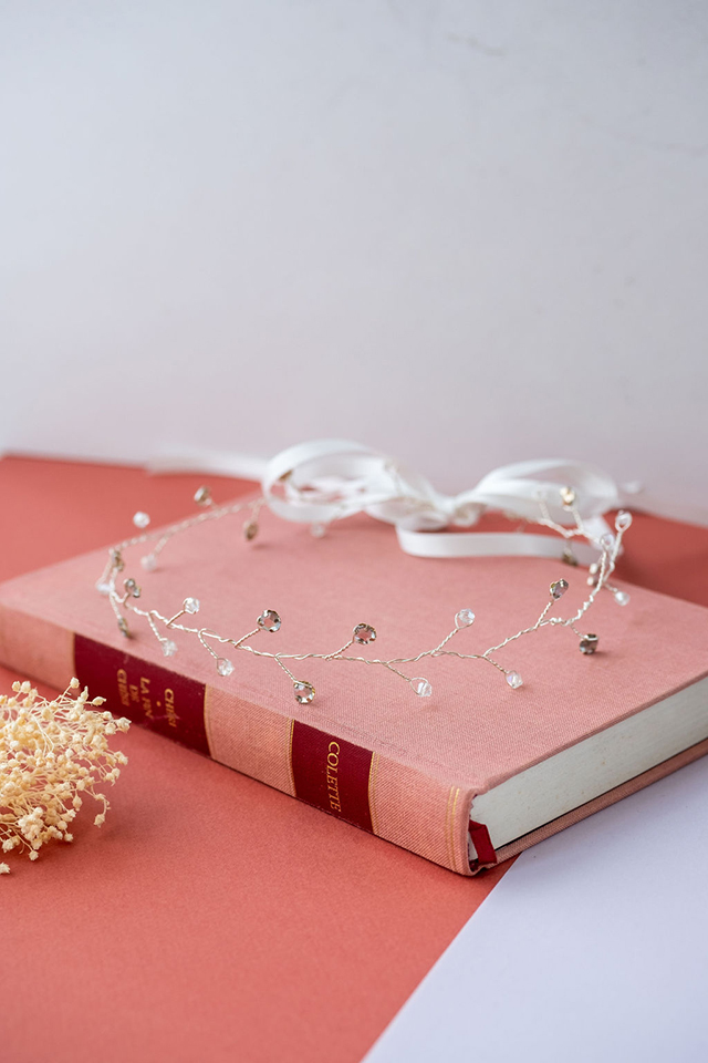 Headband de mariée en fil de cuivre avec des perles cristal, strass et ruban