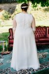 flavie robe de mariee grande taille sur mesure champetre forme paineuse en mousseline fluide dos boutonne