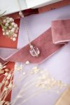 Bijou de dos pour mariée en pierres naturelles quartz rose