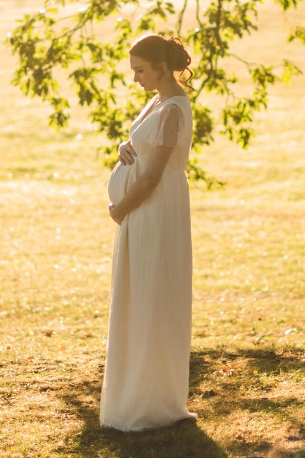 sara robe de mariee grossesse sur mesure femme enceinte toute en dentelle decollete manches courtes avignon cavaillon noves