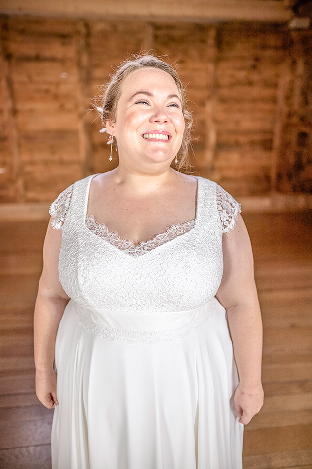 romy robe de mariee grande taille sur mesure style romantique en dentelle decollete geometrique petites manches