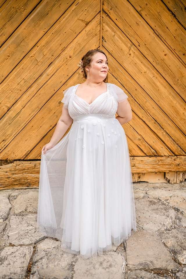 Robe de mariée grande taille sur mesure boheme en tulle fronce avec des manches papillons