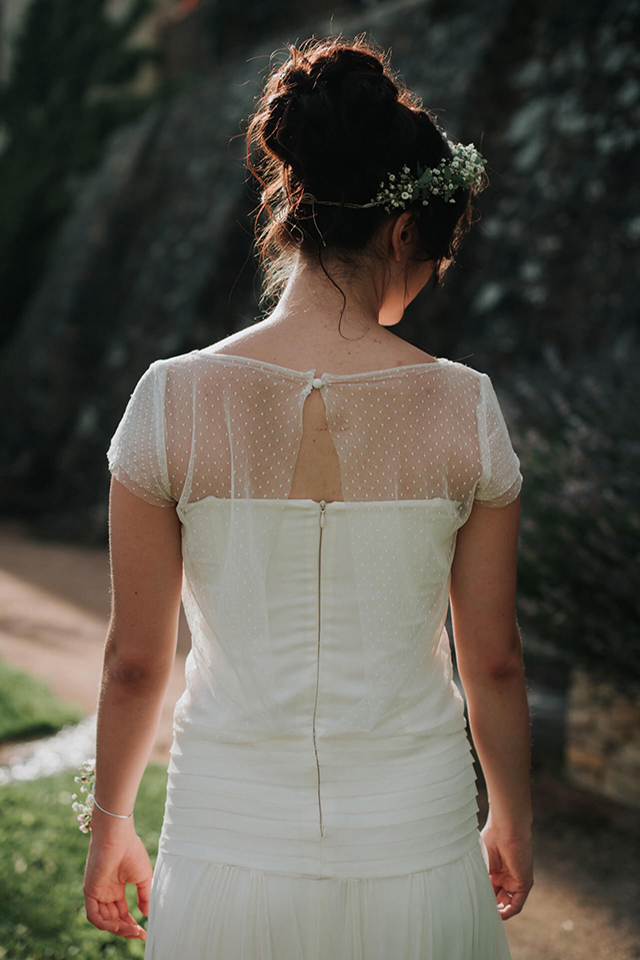 adeline robe de mariee sur mesure forme bustier en plumetis et tulle fluide coupe taille basse eyragues