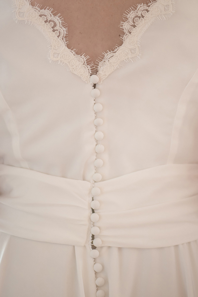 albane robe de mariee sur mesure boutons dans le dos ceinture drapee taille haute en crepe fluide le thor