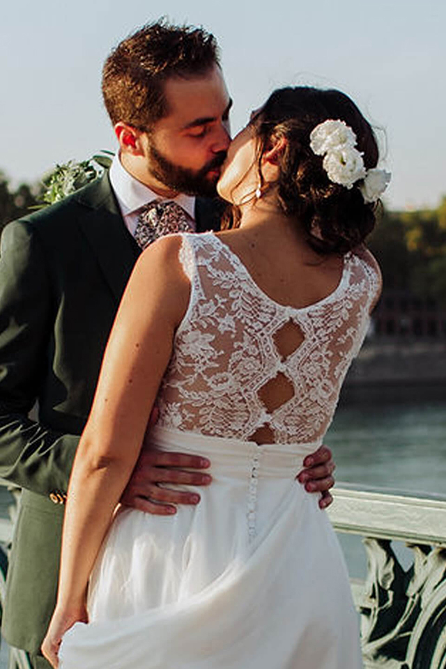 karolle robe de mariee sur mesure dos transparent avec festons en dentelle taille haute le pontet