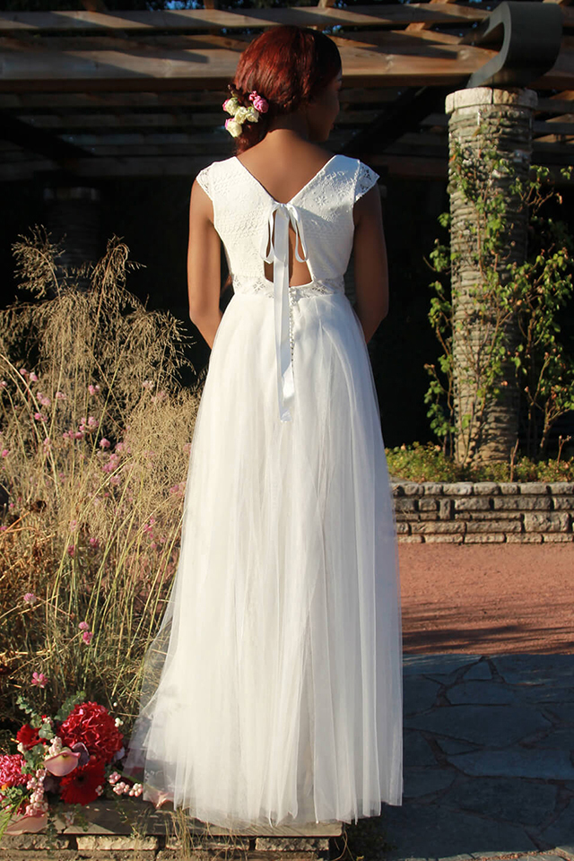 marjolaine robe de mariee sur mesure dos ouvert ferme par ruban jupe en panneaux de tulle avignon