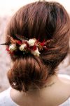 peigne marjorie accessoire de cheveux pour mariee en fleurs stabilisees coloris terracotta avec rose et fougere