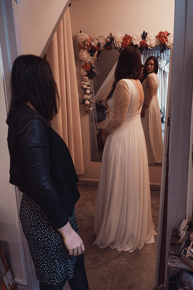 Robe de mariée sur-mesure ajustée pour la grossesse, conçue par Kaa Couture