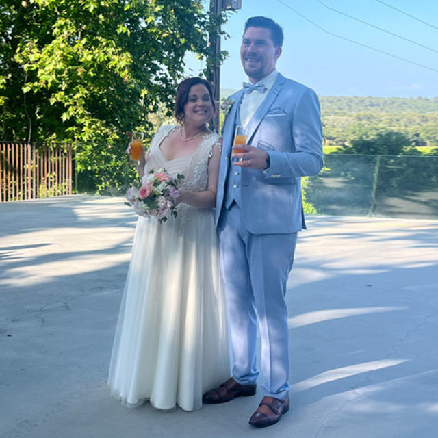 Audrey et son mari portant leur robe sur-mesure signée Kaa Couture