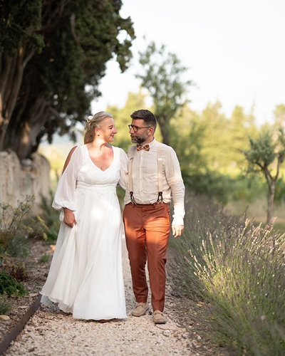 Photo de couple marié, Stéphanie et son mari, en 2024